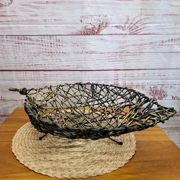 Mid century leaf shaped twig wicker basket - Picture 1 of 5